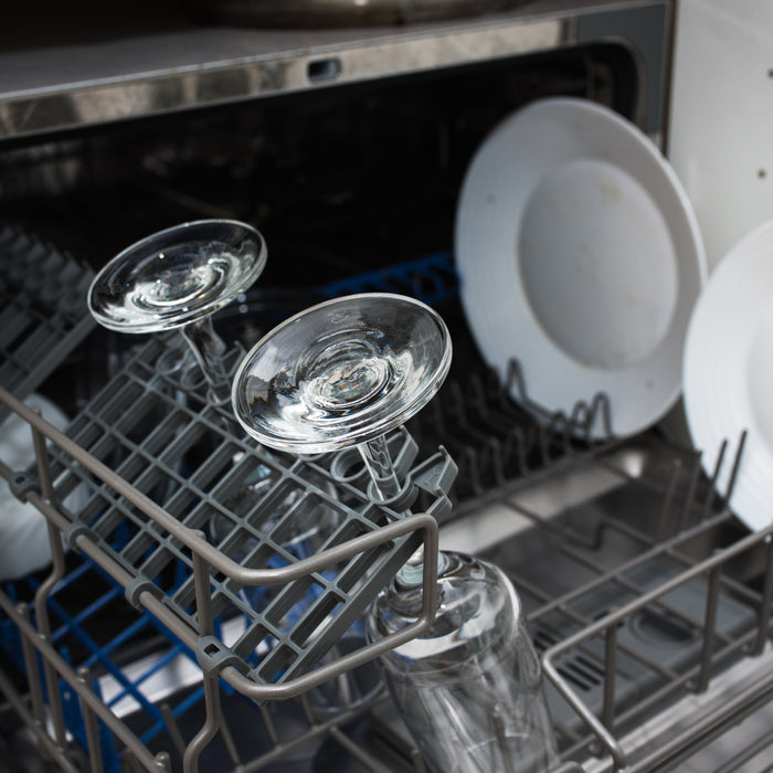 Spülmaschine entkalken & reinigen: So bleibt sie hygienisch